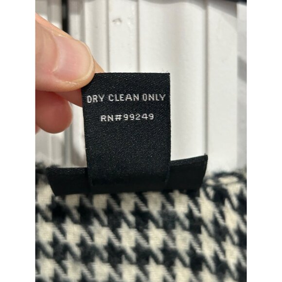 Maggie Barnes Houndstooth Fringed Poncho - Picture 6 of 8